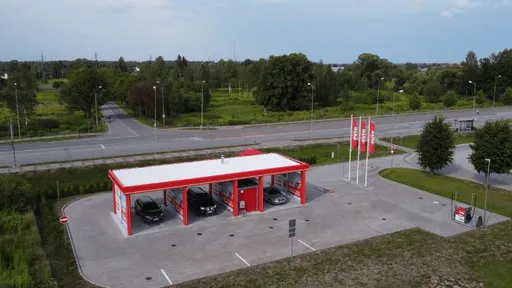 PUTO pašapkalpošanās automazgātava pilsētas svētku vilinājumā.