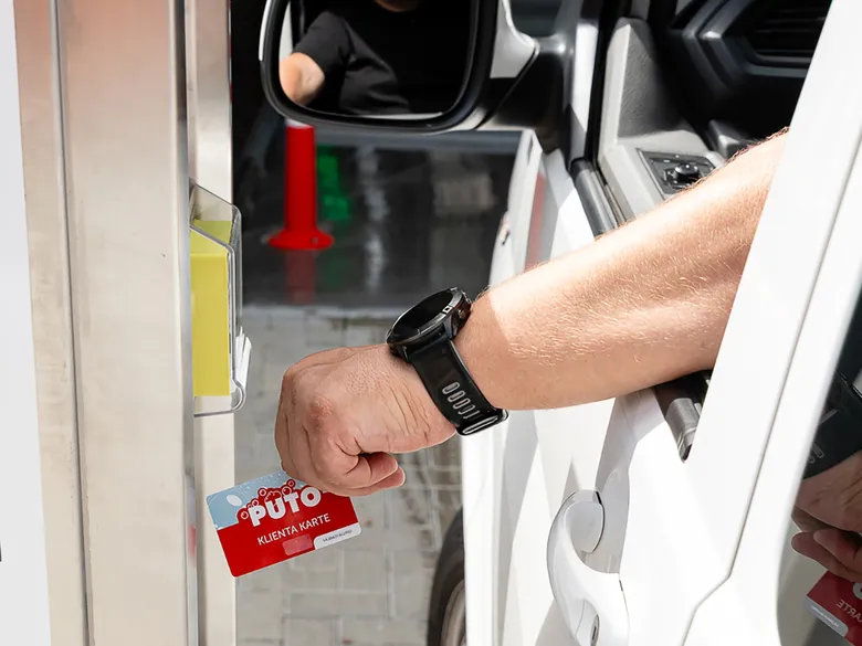 Uzņēmuma auto bezkontakta mazgāšana PUTO stacijā