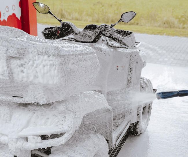 Kvadracikla mazgāšana ar putām PUTO automazgātavā.