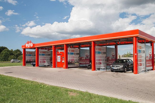 PUTO car wash with spacious area for washing without queues.