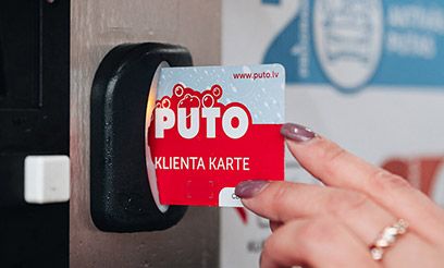 Karšu lasītāja iekārtā tiek ievietota PUTO klienta karte