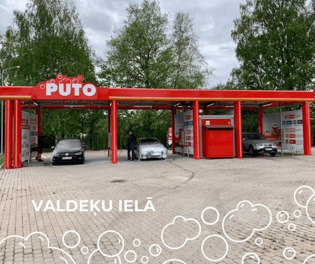 Car washing at PUTO self-service car wash on Valdeku Street.