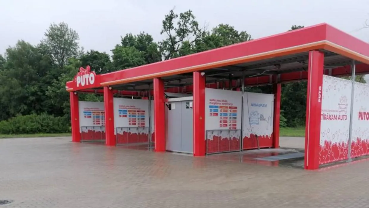 PUTO automazgātava ar zīmēm par Zemkopības ministrijas un ES atbalstu projekta īstenošanai.
