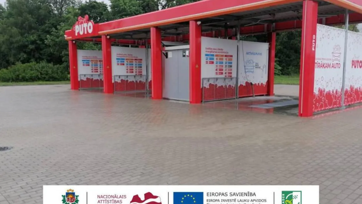 Автомойка PUTO с указанием поддержки Министерства земледелия и фонда ЕС для сельского развития.