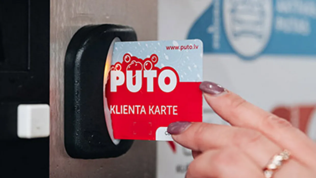 Karšu lasītāja iekārtā tiek ievietota PUTO klienta karte